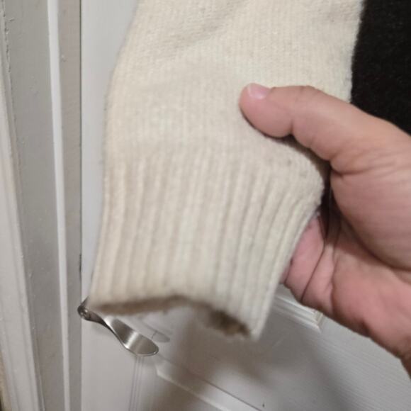 Lush Colorblock V-Neck Knit Sweater Neutral Size M - Picture 6 of 9